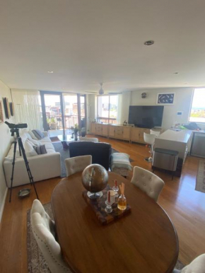 It's Paradise Here, Private Room with Breakfast and 2 cats, Wollongong